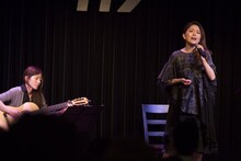 青田典子のライブの様子。（撮影：小林弘輔）