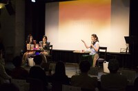 左から益子寺かおり、中尊寺まい、青田典子。（撮影：小林弘輔）