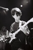 Nobuki Akiyama（Vo, G）（Photo by Koki Nozue、Shusaku Yoshikawa、Yuki Kikuchi）