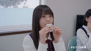 大福をくわえたまま固まる齋藤飛鳥。