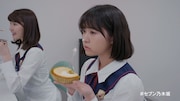 クリームを鼻に付けたまま固まる伊藤万理華。