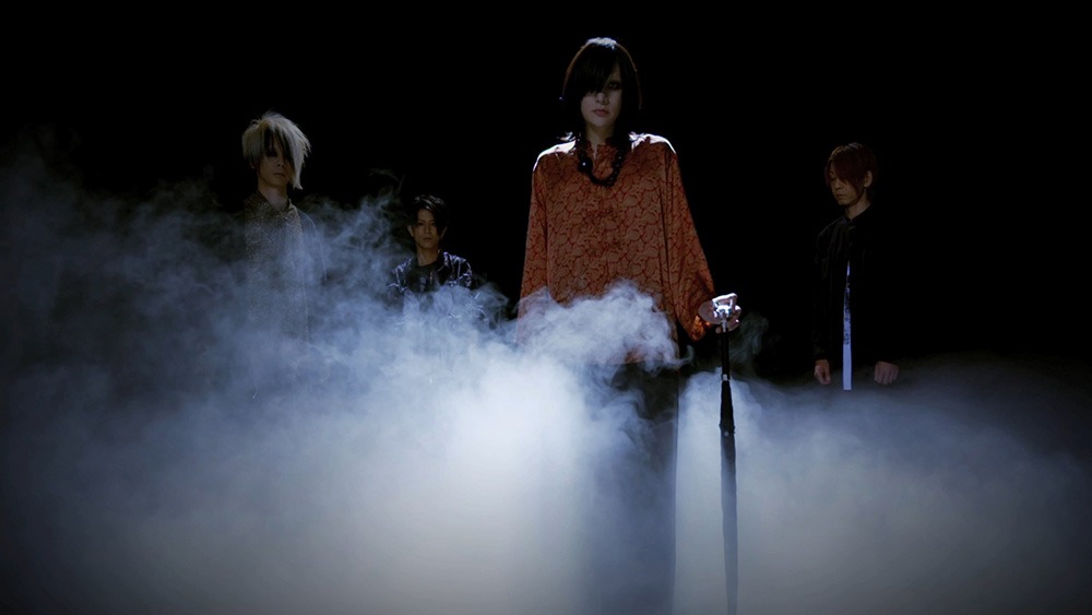 Plastic Tree「雨中遊泳」ミュージックビデオのワンシーン。