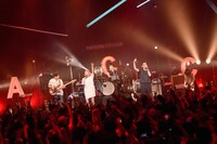 5月19日に東京・赤坂BLITZで行われた単独公演の様子。（撮影：古渓一道）