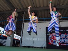 「アルバム出るけんのびしろ更に、ますとばい！」初日公演の様子。（写真提供：スターダスト音楽出版）