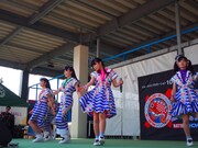 「アルバム出るけんのびしろ更に、ますとばい!」初日公演の様子。(写真提供:スターダスト音楽出版)