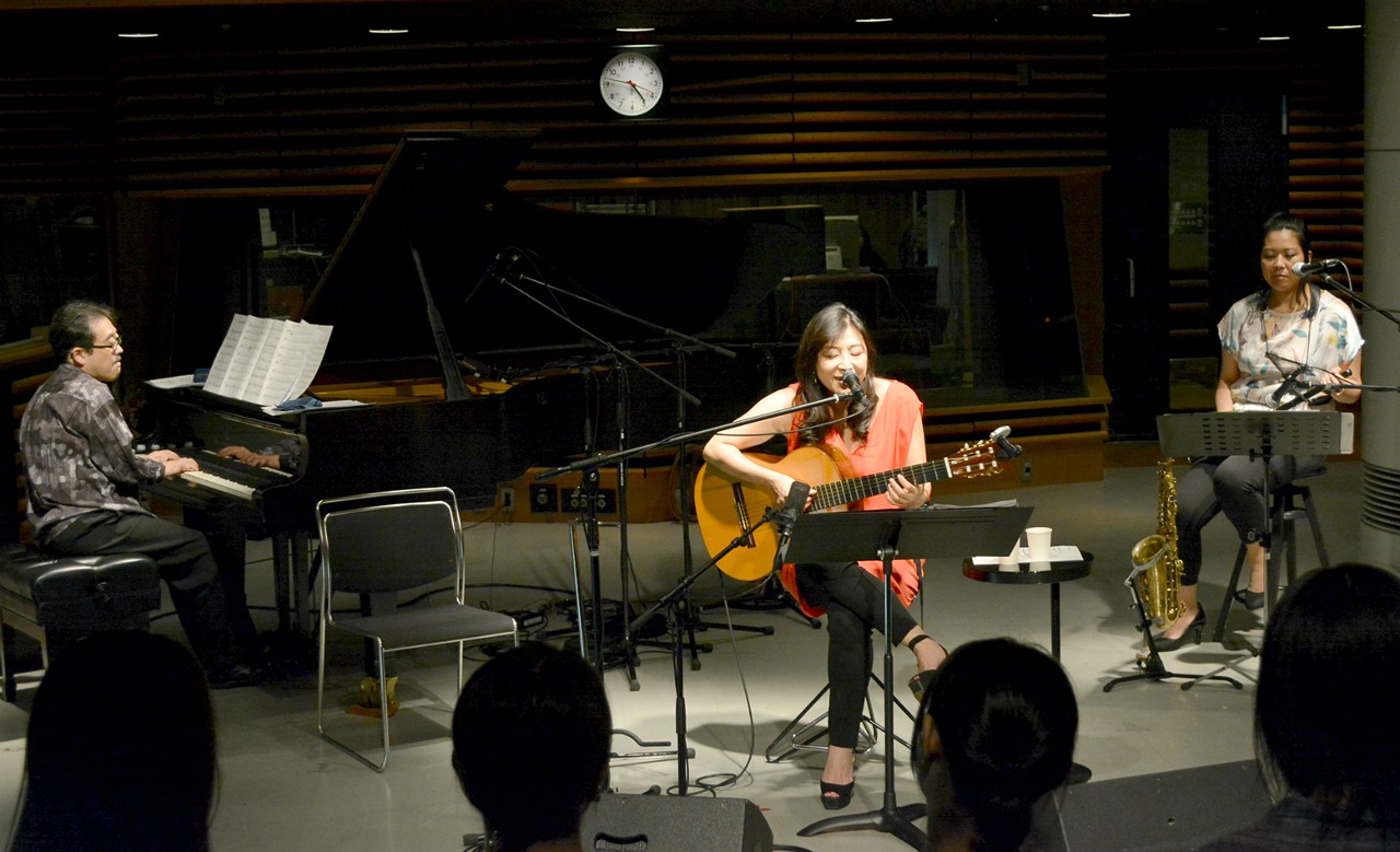 小野リサが出演した「KIRIN BEER "Good Luck" LIVE」の様子。（写真提供：TOKYO FM）