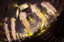 CNBLUE「CNBLUE SPRING LIVE 2017 ～ Shake! Shake! ～」東京・日本武道館公演の様子。