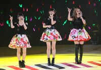 Buono!「Buono!ライブ2017 ～Pienezza」神奈川・横浜アリーナ公演の様子。（写真提供：アップフロント）
