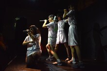 サングラス姿で登場した新生lyrical school。