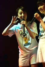 ヘッズの声に耳を傾けるrisano（左）とyuu（右）。