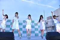 lyrical schoolフリーライブの様子。