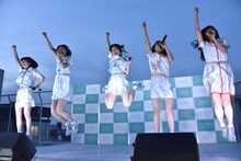 lyrical schoolフリーライブの様子。