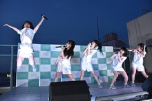 lyrical schoolフリーライブの様子。