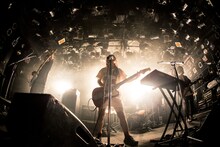 Amelie「Amelie『ドラマチック』Release Tour 2017」東京・渋谷CLUB QUATTRO公演の様子。（撮影：日吉"JP"純平）