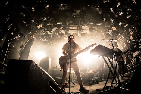 Amelie「Amelie『ドラマチック』Release Tour 2017」東京・渋谷CLUB QUATTRO公演の様子。（撮影：日吉"JP"純平）