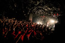 Amelie「Amelie『ドラマチック』Release Tour 2017」東京・渋谷CLUB QUATTRO公演の様子。（撮影：日吉"JP"純平）