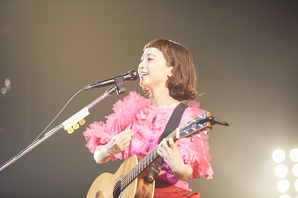 三戸なつめ「なつめろ LIVE TOUR ～三戸なつめは超オメデタイ～」東京都 TSUTAYA O-EAST公演の様子。（撮影：堂園博之）