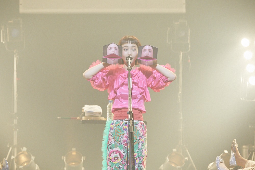 三戸なつめ「なつめろ LIVE TOUR ～三戸なつめは超オメデタイ～」東京都 TSUTAYA O-EAST公演の様子。（撮影：堂園博之）