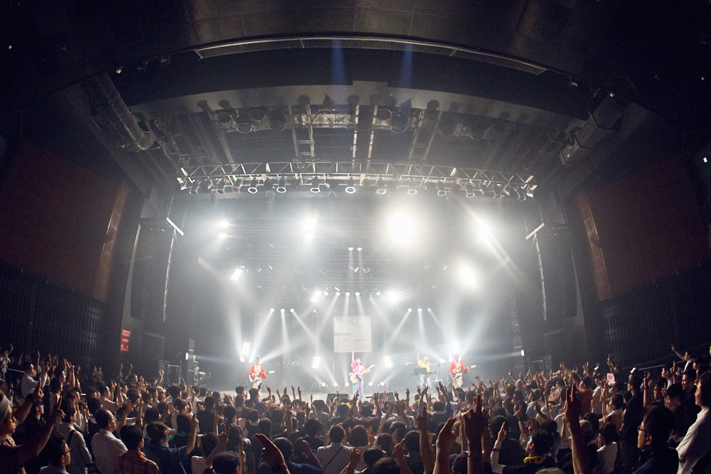 三戸なつめ「なつめろ LIVE TOUR ～三戸なつめは超オメデタイ～」東京都 TSUTAYA O-EAST公演の様子。（撮影：堂園博之）