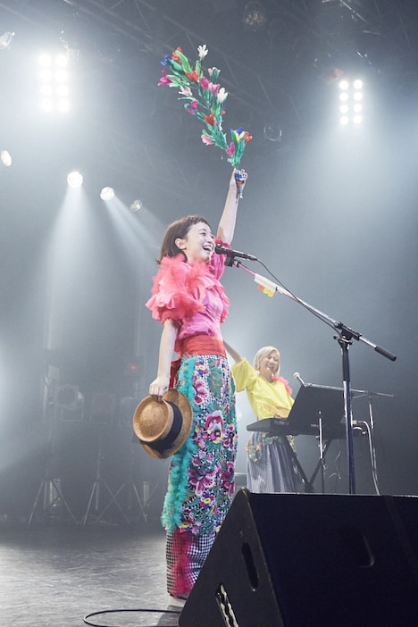 三戸なつめ「なつめろ LIVE TOUR ～三戸なつめは超オメデタイ～」東京都 TSUTAYA O-EAST公演の様子。（撮影：堂園博之）
