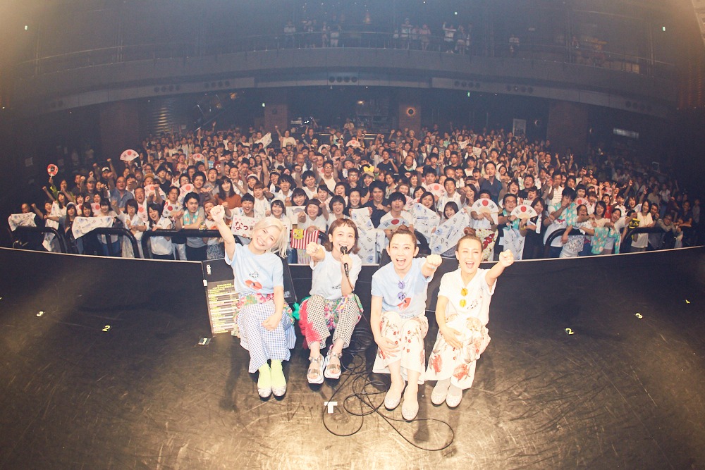 三戸なつめ「なつめろ LIVE TOUR ～三戸なつめは超オメデタイ～」東京都 TSUTAYA O-EAST公演の様子。（撮影：堂園博之）