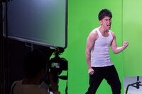 ときめき▽宣伝部「どどどどどりーまー」のミュージックビデオ撮影時の武井壮。