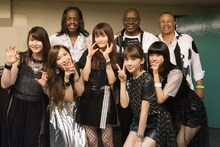 Little Glee MonsterとEarth Wind & Fire。（Photo by Yusuke Sato）