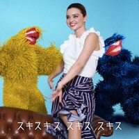 「サントリー烏龍茶『烏龍CHUでスキスキスー』」のワンシーン。