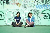 左から小川紗良、いづみさとー。