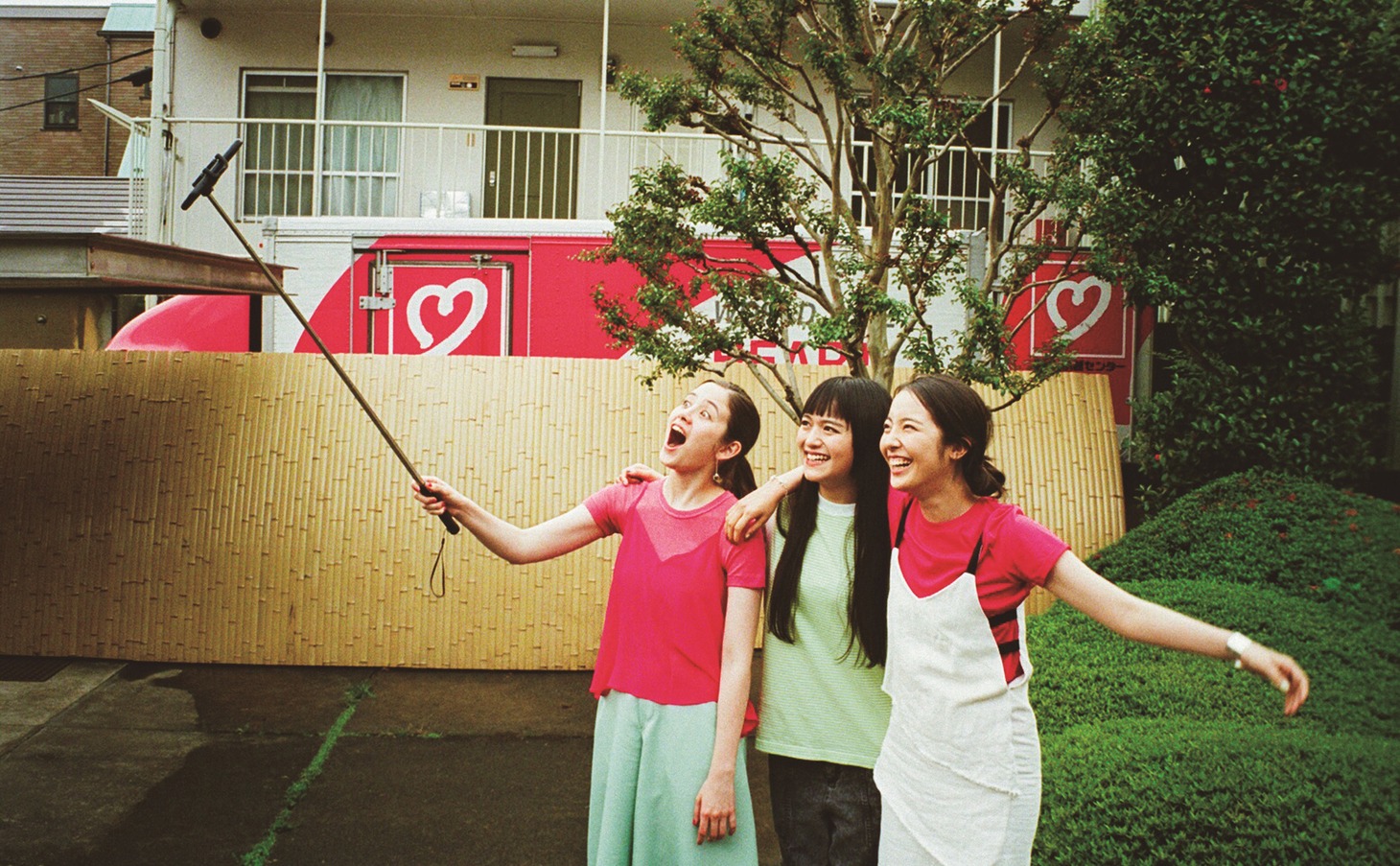 「琉花と花梨が聴きたい、知りたい、注目ミュージシャン」に掲載されるiriのインタビューページ。