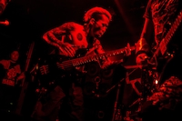 上ちゃん（4弦）（Photo by Takahiro Saito）