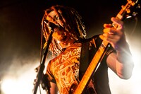 マキシマムザ亮君（歌と6弦と弟）（Photo by Takahiro Saito）