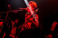 上ちゃん（4弦）（Photo by Takahiro Saito）