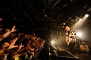 小関竜矢（Vo, G）（写真提供：ポニーキャニオン）