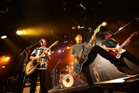 Bentham「雨降ってG高まるツアー ～We are the TYPHOON～」東京・渋谷CLUB QUATTRO公演の様子。（写真提供：ポニーキャニオン）