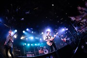 Bentham「雨降ってG高まるツアー ～We are the TYPHOON～」東京・渋谷CLUB QUATTRO公演の様子。（写真提供：ポニーキャニオン）
