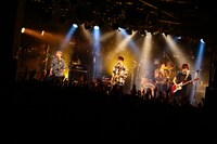 Bentham「雨降ってG高まるツアー ～We are the TYPHOON～」東京・渋谷CLUB QUATTRO公演の様子。（写真提供：ポニーキャニオン）