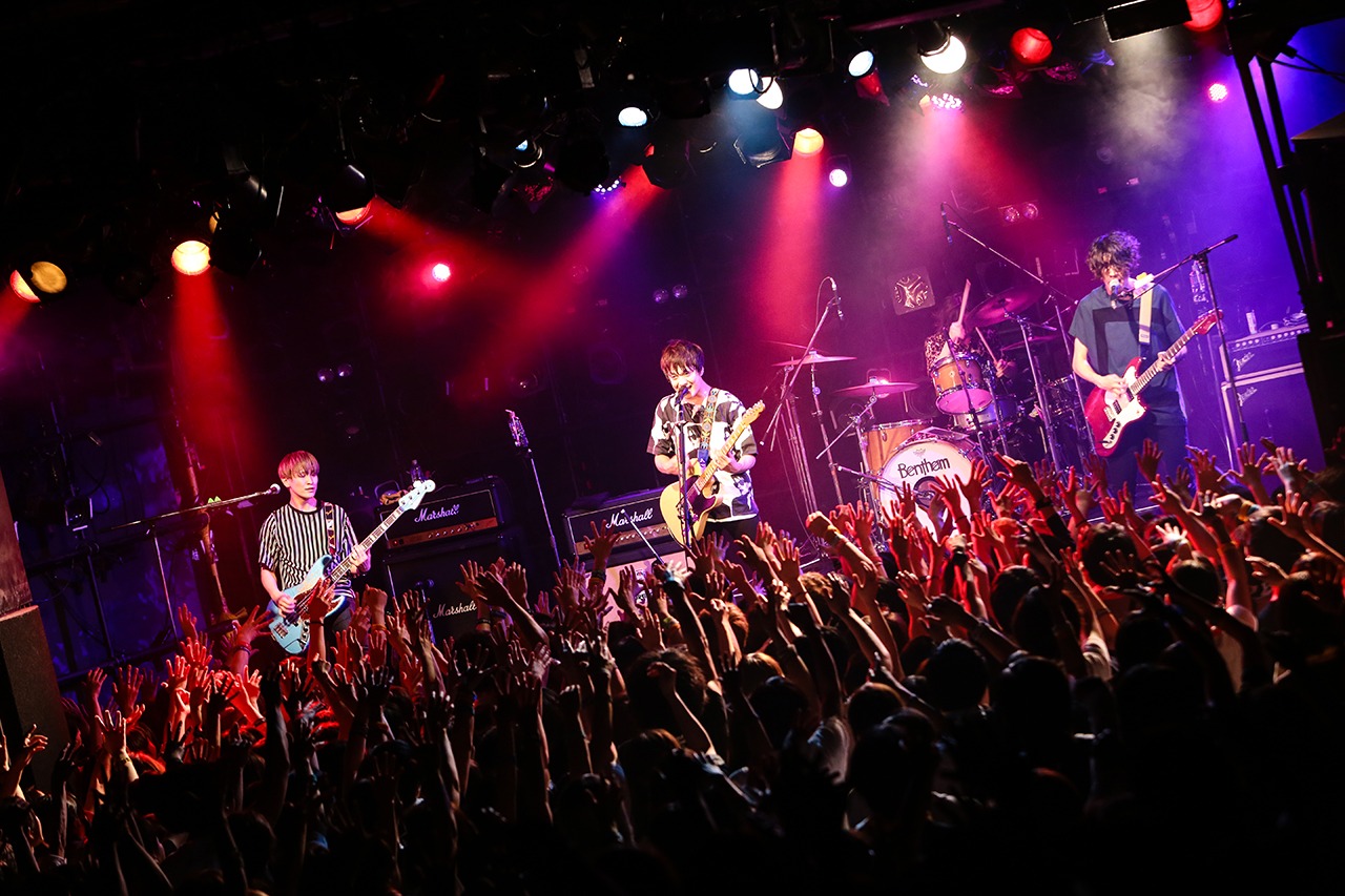 Bentham「雨降ってG高まるツアー ～We are the TYPHOON～」東京・渋谷CLUB QUATTRO公演の様子。（写真提供：ポニーキャニオン）
