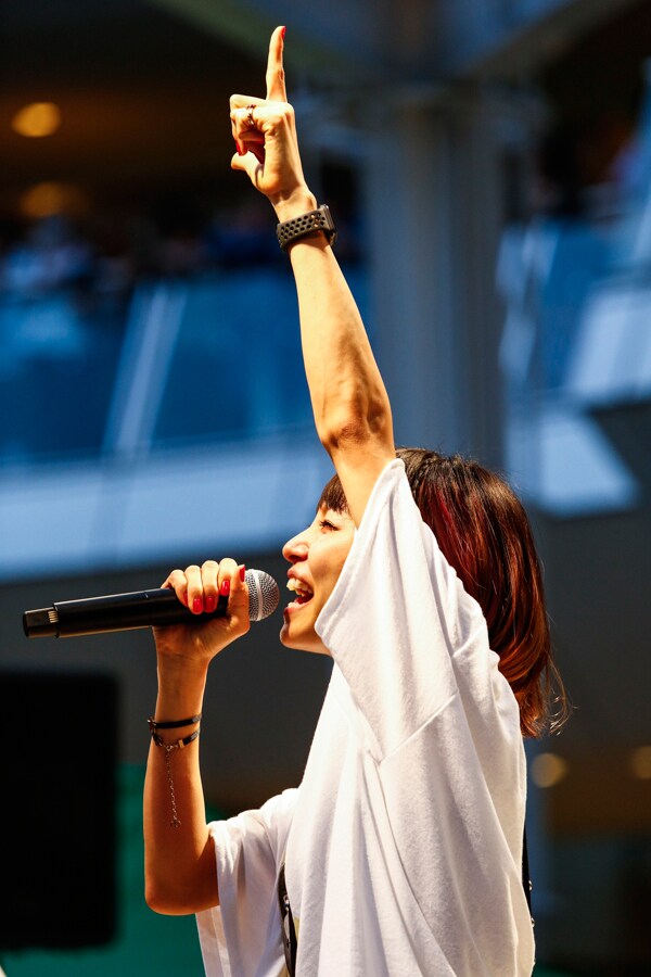 LiSA、1年半ぶりラゾーナに本日発売アルバム新曲響かせる