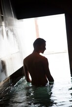 田口淳之介「田口 淳之介写真集　On the Moon」より。