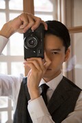 田口淳之介「田口 淳之介写真集　On the Moon」より。
