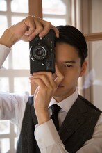 田口淳之介「田口 淳之介写真集　On the Moon」より。