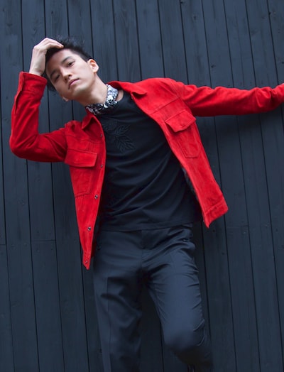 田口淳之介「田口 淳之介写真集　On the Moon」より。