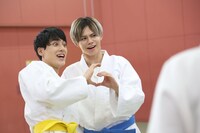 MCのユースケとカイ。