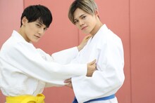 MCのユースケとカイ。