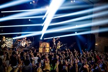 GLAY「GLAY HIGHCOMMUNICATIONS TOUR 2017 -Never Ending Supernova-」石川・金沢歌劇座公演の様子。