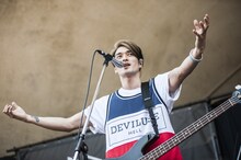 KOJI（Vo, B / SWANKY DANK）（Photo by manaty）