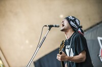 越智健太（G, Vo / BUZZ THE BEARS）（Photo by manaty）