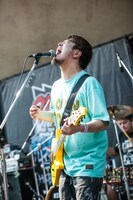 菊池信也（Vo, G / OVER ARM THROW）（Photo by manaty）