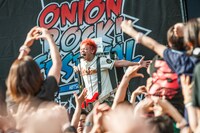 アカマトシノリ（Vo, B / HOTSQUALL）（Photo by manaty）